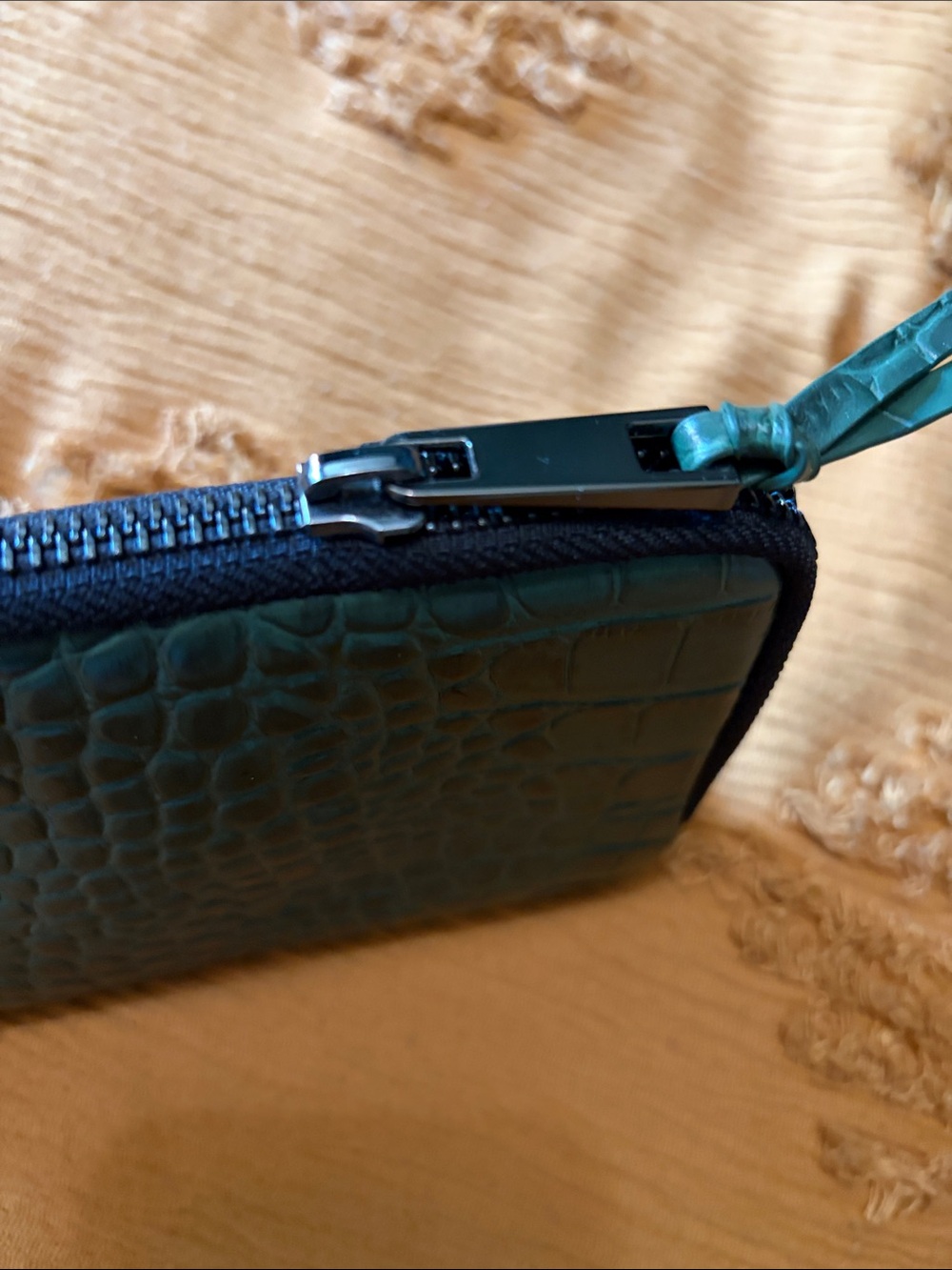 Bandolier like new green croc pouch. - Picture 5 of 5